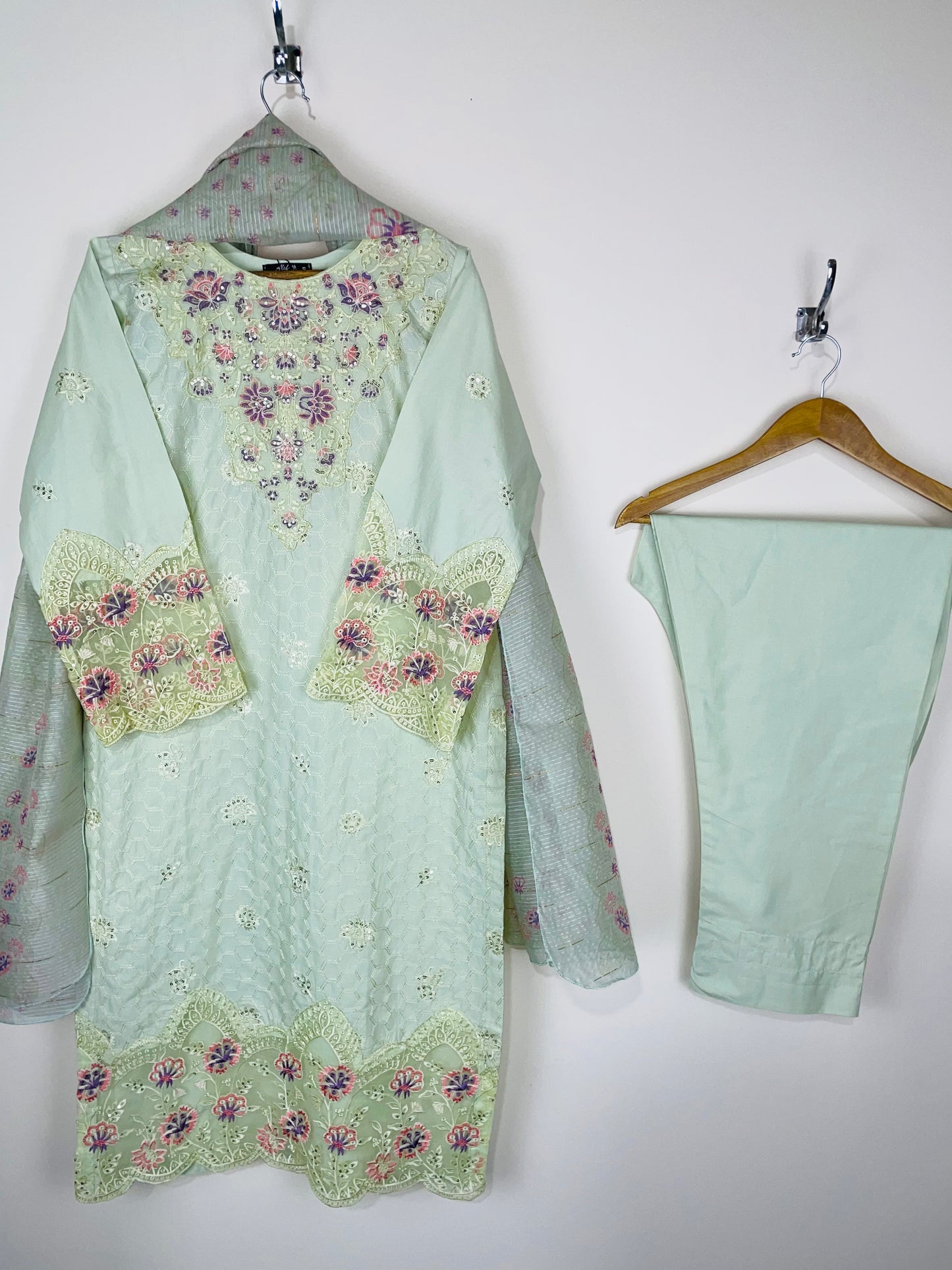Winter Pearl 3PC - Embroidered Winter Cotton